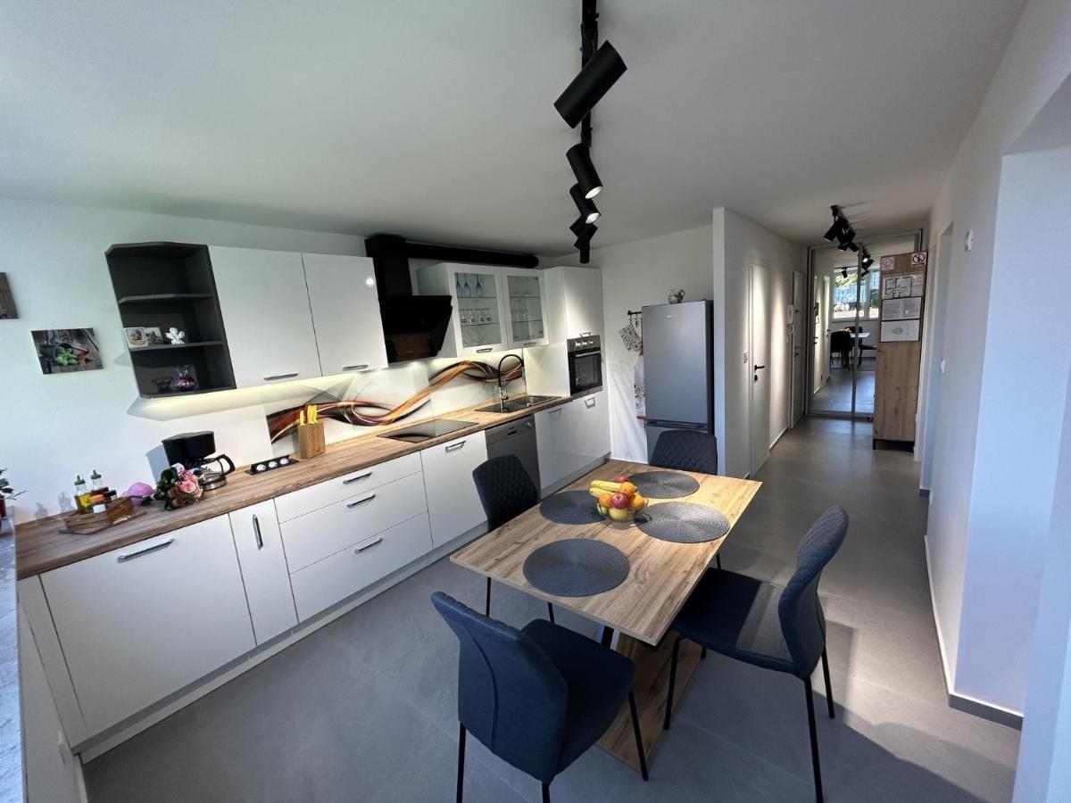 Apartment Toni Ловран Екстер'єр фото