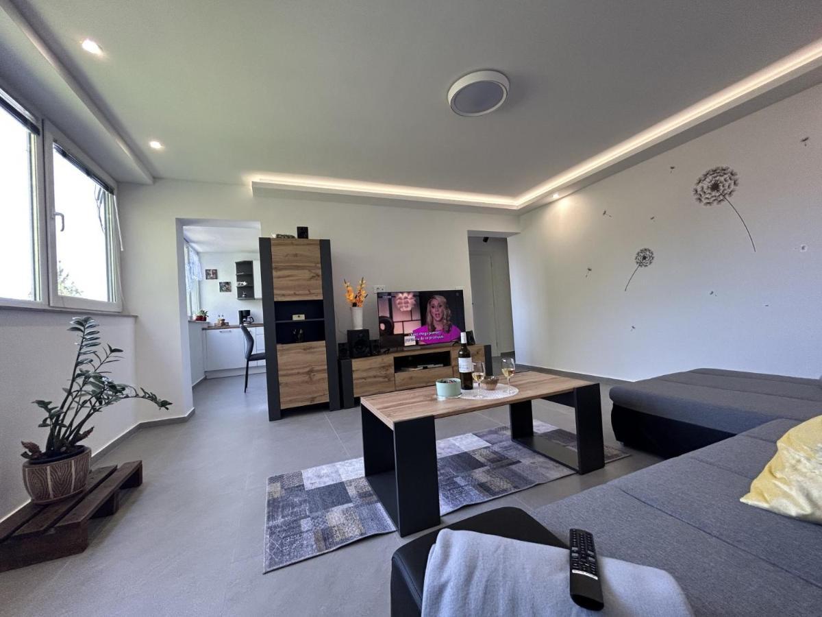 Apartment Toni Ловран Екстер'єр фото