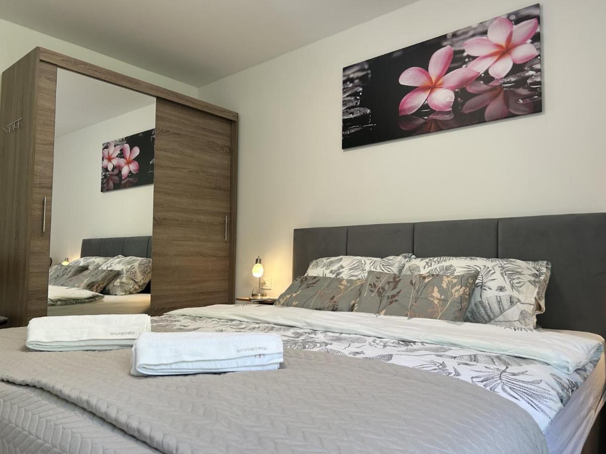 Apartment Toni Ловран Екстер'єр фото