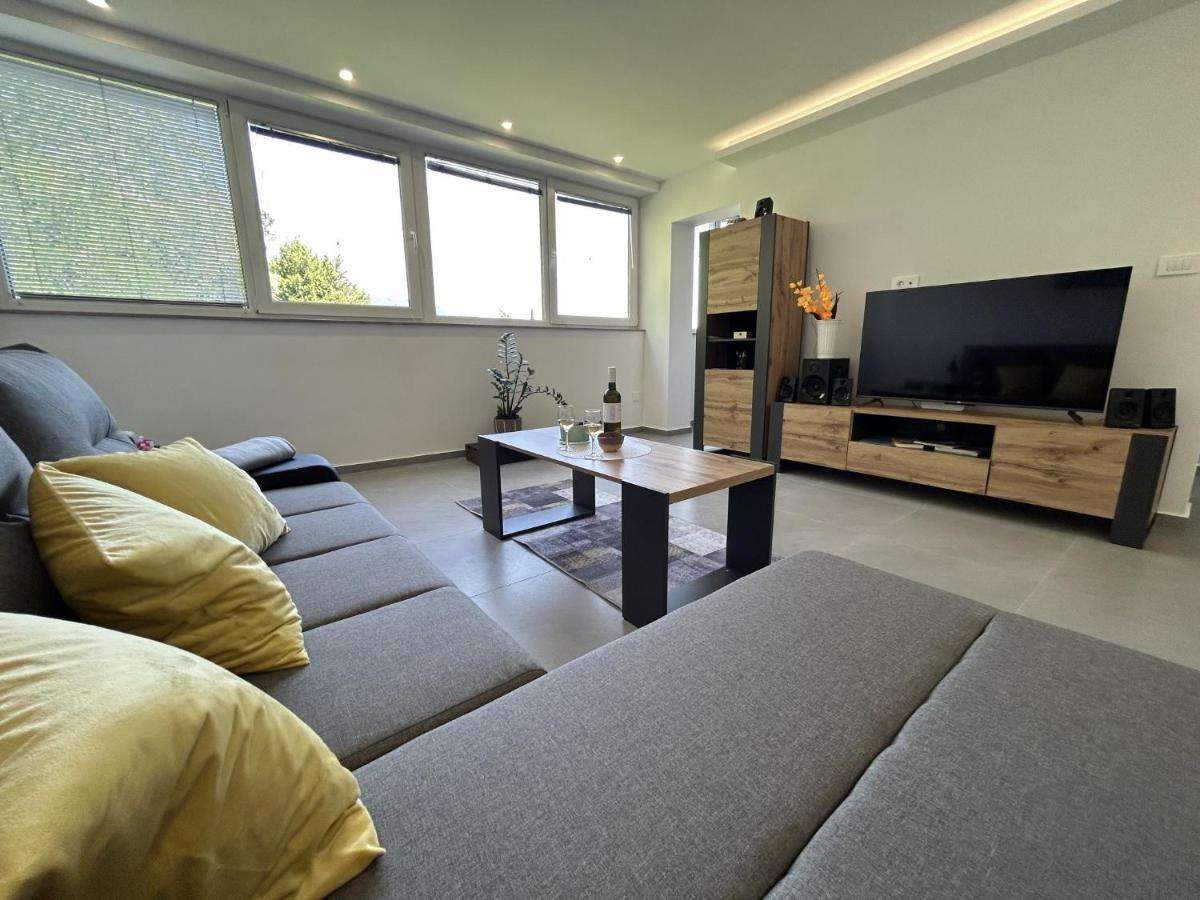 Apartment Toni Ловран Екстер'єр фото